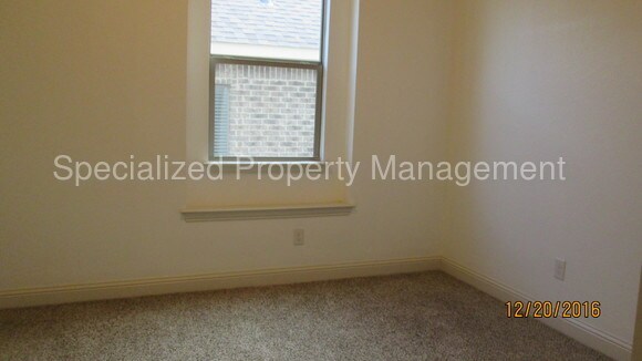 Building Photo - 3008 Bella Lago Dr