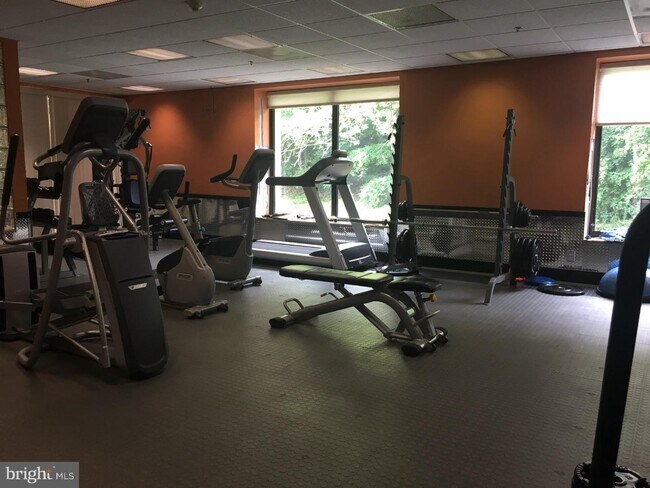 Foto del edificio - 1704 N Park Dr