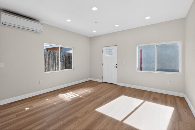 Building Photo - 8090 Flanders Dr