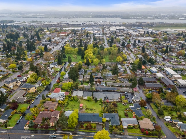 Building Photo - 2617 E McLoughlin Blvd