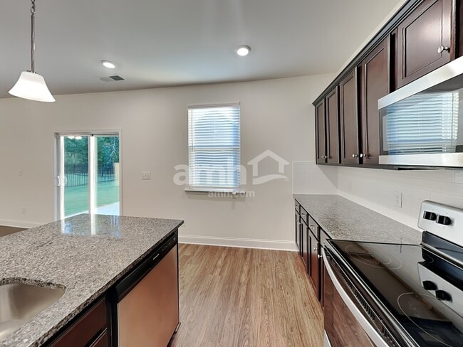 Building Photo - 421 Levon Ct