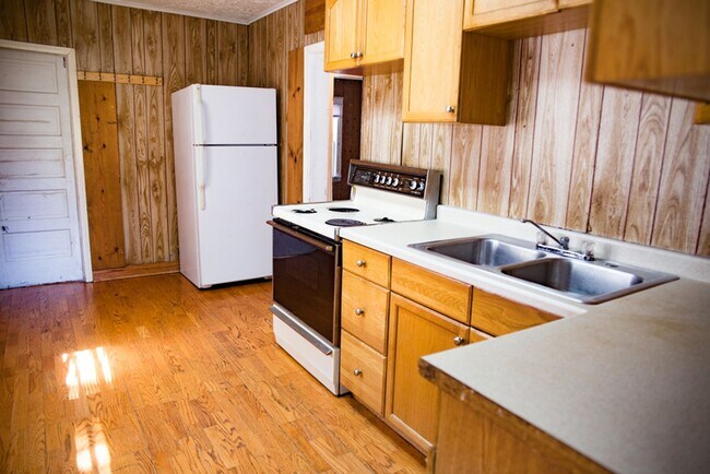 Building Photo - 1082-16