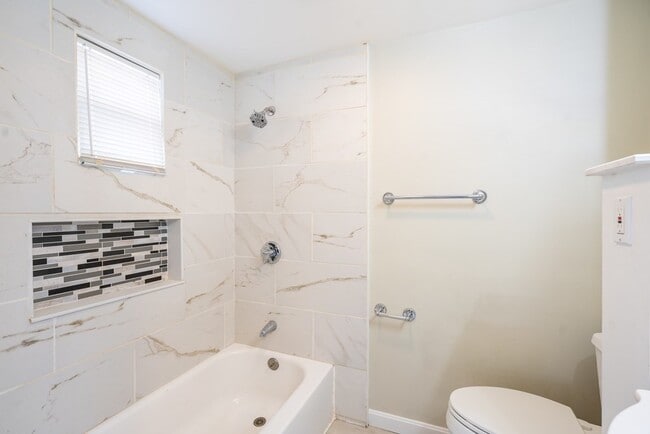 Foto del edificio - 716 Lawrence St