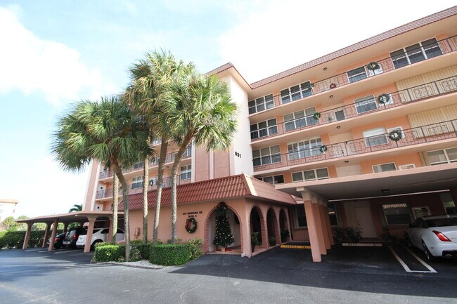 Foto del edificio - 931 Gardenia Dr