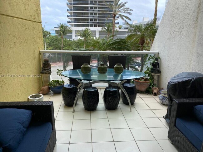 Foto del edificio - 5880 Collins Ave