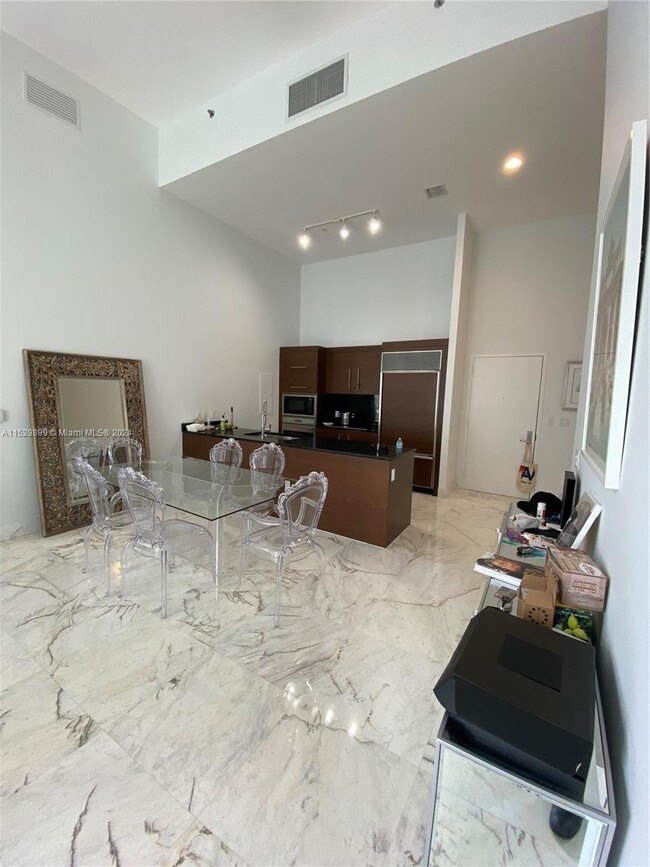 Foto del edificio - 475 Brickell Ave