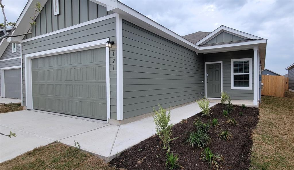 Foto principal - 421 Bullhead Rd