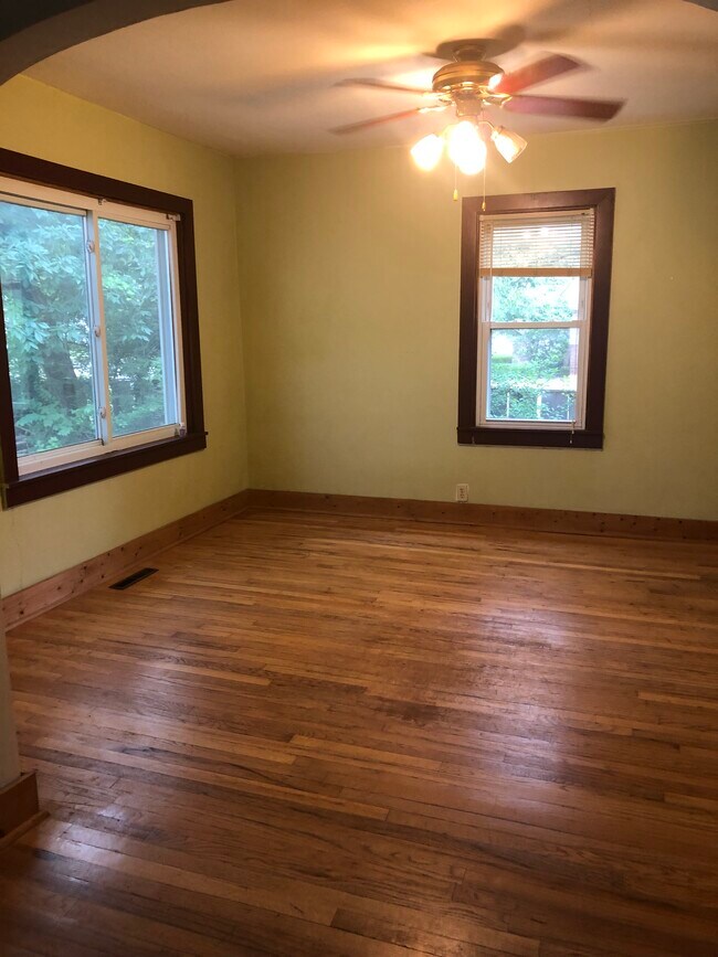 dinning room - 1654 Lake Lansing Rd