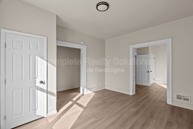 Foto del edificio - 3915 Russell Blvd