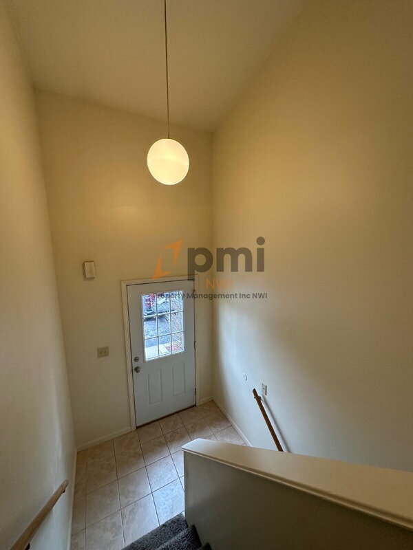 Building Photo - 705 Carla Dr