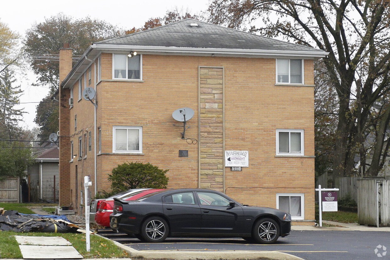 1511 E Roosevelt Rd, Wheaton, IL 60187 Apartments in Wheaton, IL