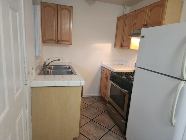Building Photo - $500 OFF First Month's Rent! 1 Bedroom Apt...