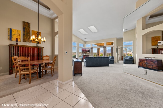 Foto del edificio - 725 Ventana Cir