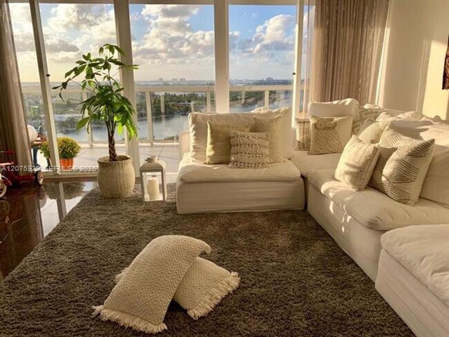 Foto del edificio - 6301 Collins Ave