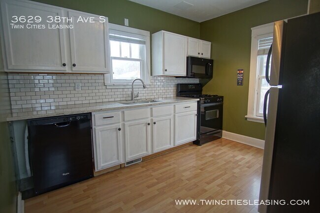 Foto del edificio - 3629 38th Ave S