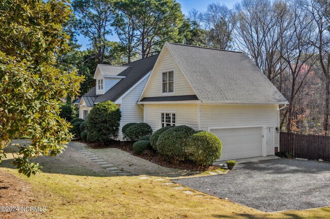 Building Photo - 905 Sandavis Rd