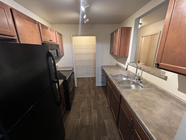 Building Photo - Cobblestone Creek