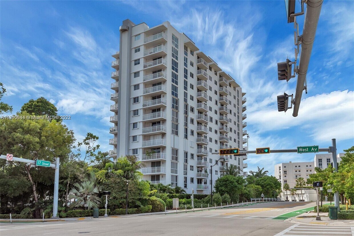 Foto principal - 1688 West Ave