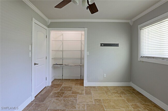 Building Photo - 1352 Shadow Ln