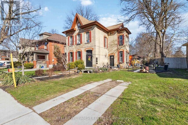 Photo du bâtiment - 86 Byron Ave E