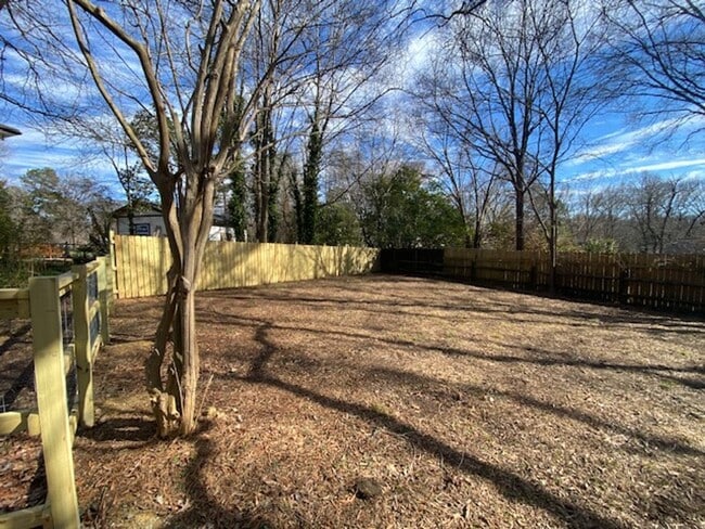 Building Photo - Warm & Inviting 3-Bed Ranch on a Quiet Cul-de-Sac Rama Road Area