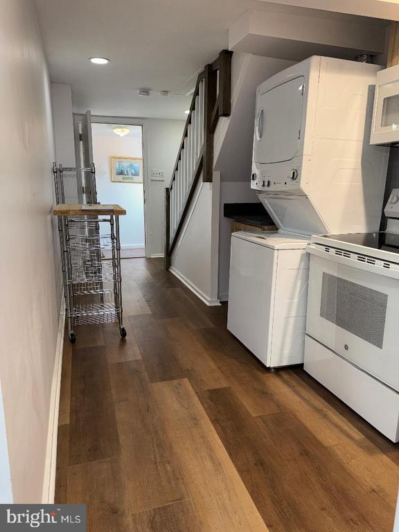 Building Photo - 6 N Main St