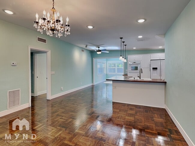 Building Photo - 3404 Leslie Dr