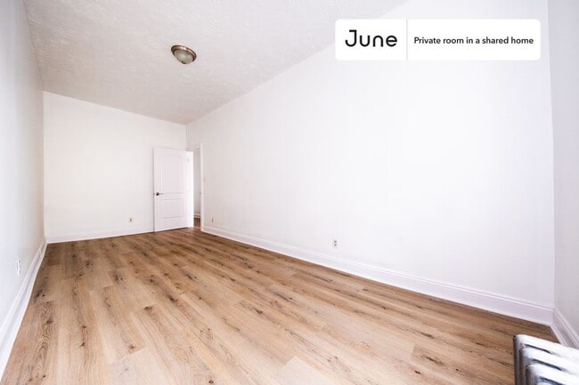 Building Photo - Private bedroom in 4 bed/1 bath Home