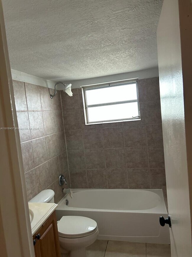 Foto del edificio - 2607 NE 8th Ave
