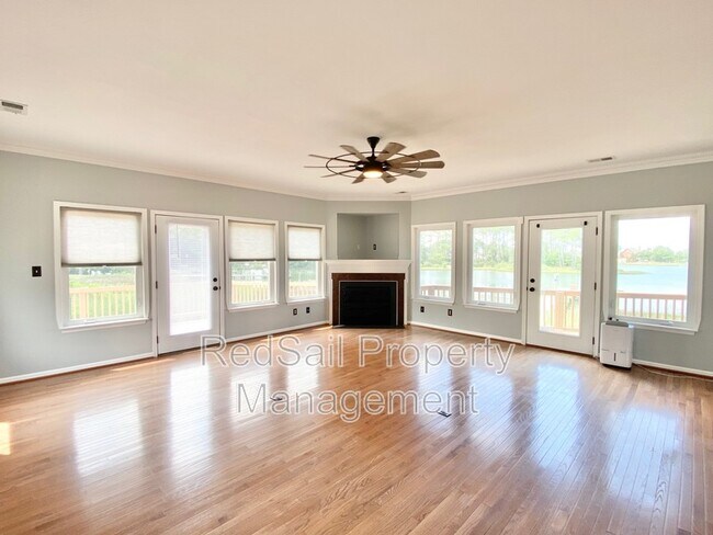 Foto del edificio - 256R Hunts Neck Rd