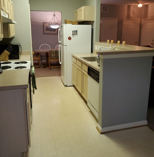 Cocina completamente equipada - 1974 Scotts Crossing Way