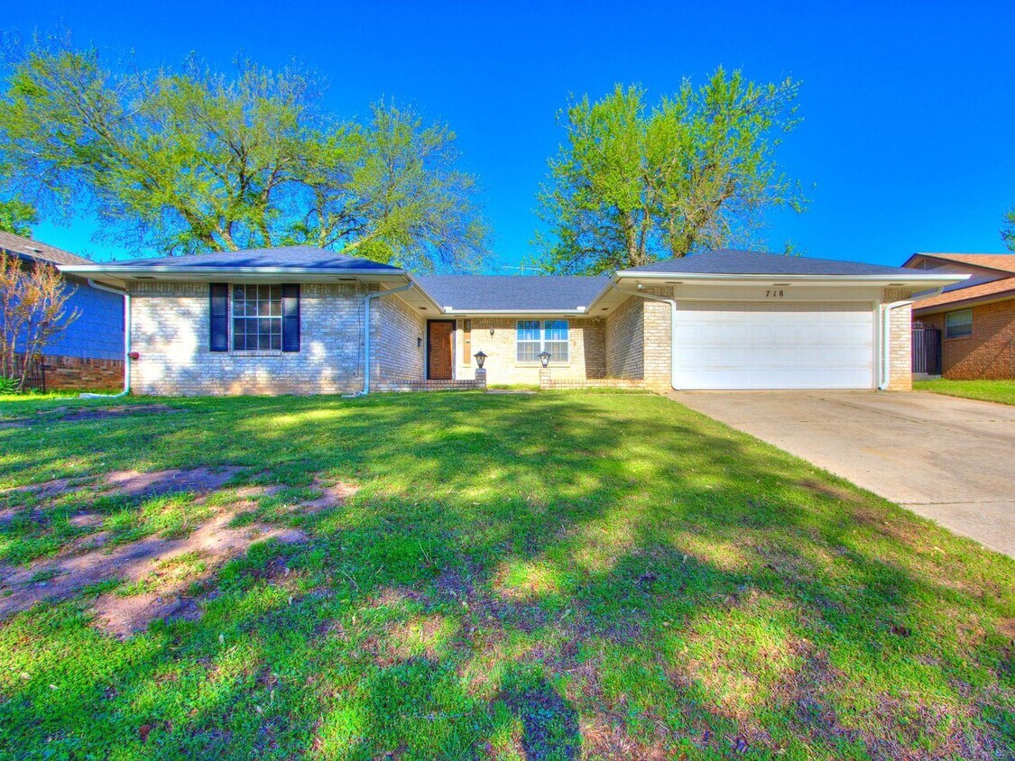 Foto principal - Spacious Updated 3 Bed 2.5 Bath in Norman