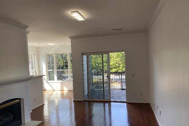Building Photo - 1530 Spring Gate Dr
