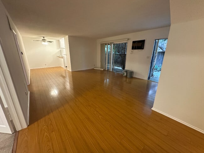 Building Photo - 1906 Pelham Ave