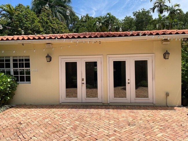 Foto del edificio - 1512 Certosa Ave