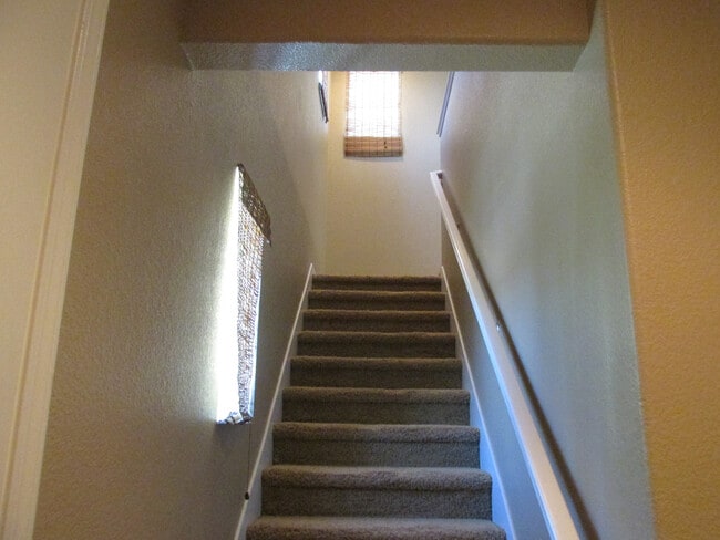 Building Photo - Updated Condo with Balcony in the Rivage at The Parkway