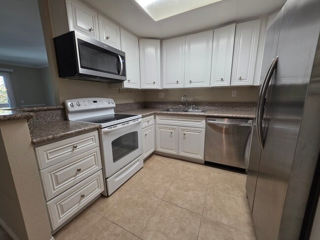 Building Photo - 204 Woodland Pkwy