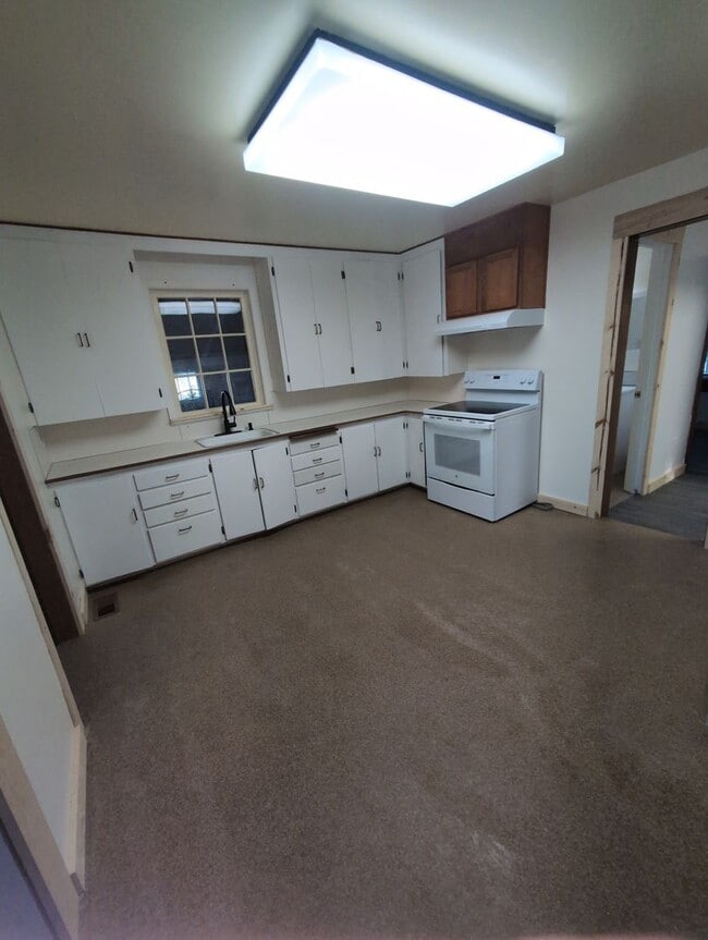 Building Photo - 375 S Main St
