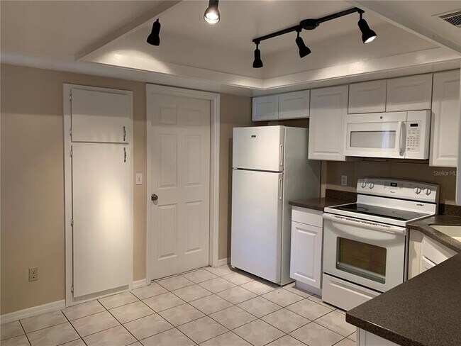 Building Photo - 5276 Gold Tree Ct
