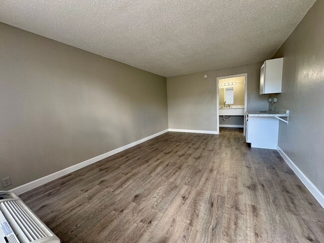 Building Photo - Newly renovated Studio apartment - Water, Electric, Cable TV Included!