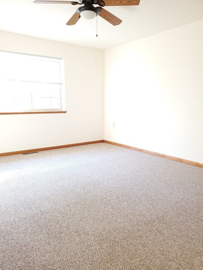 Foto del edificio - 5707 Lake Edge Rd