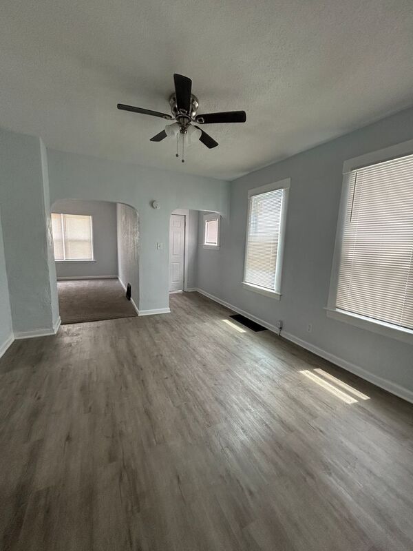 Foto del edificio - 1018 E 72nd St