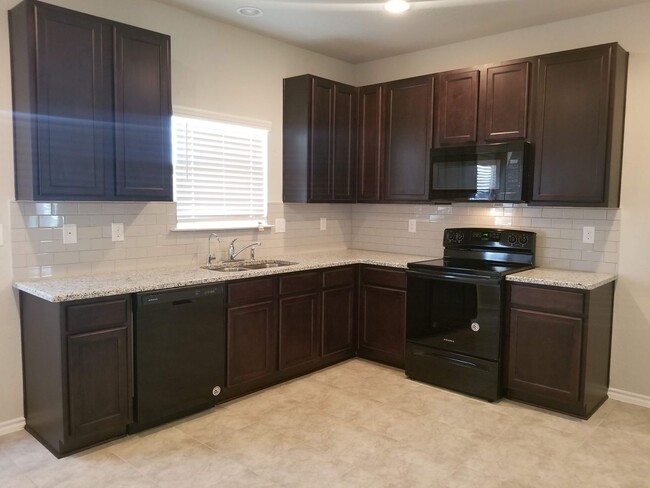 Building Photo - Gorgeous 1 story 4 bedroom Rental!