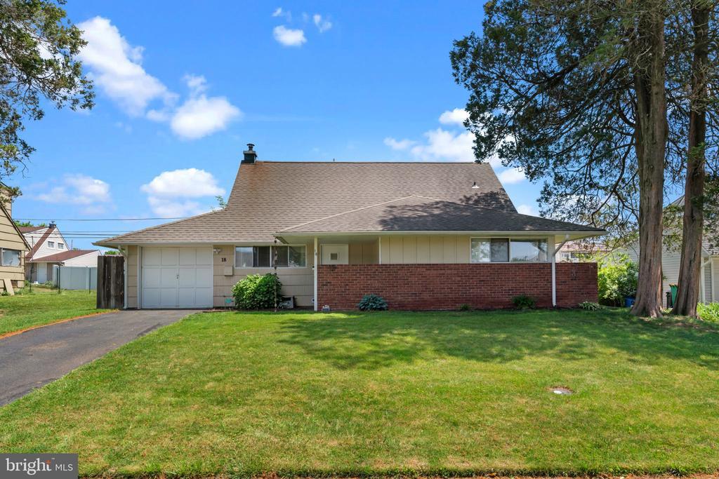 Primary Photo - 18 Hilltop Rd