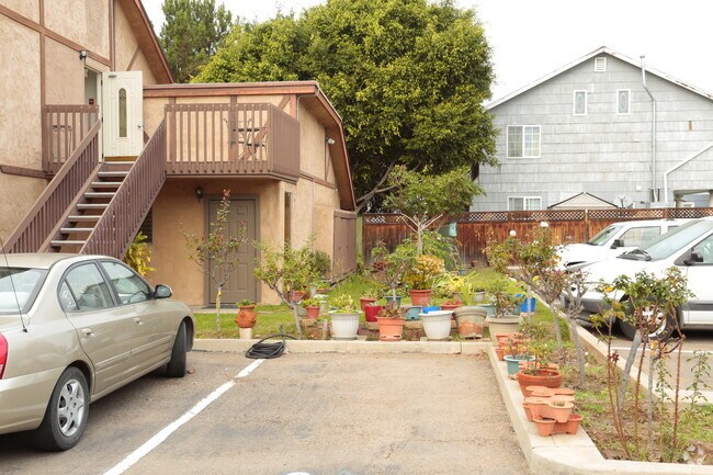 Building Photo - 465 4th Ave