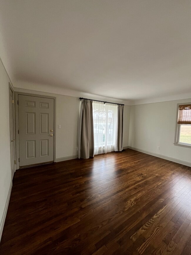 Photo - 9928 Shadyside St House