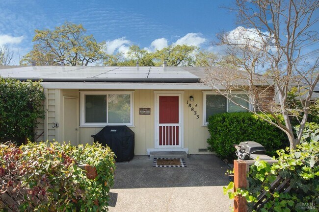 Foto del edificio - 18823 Beatrice Dr