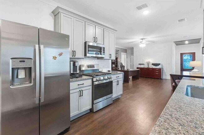 Building Photo - 364 Kenai Dr