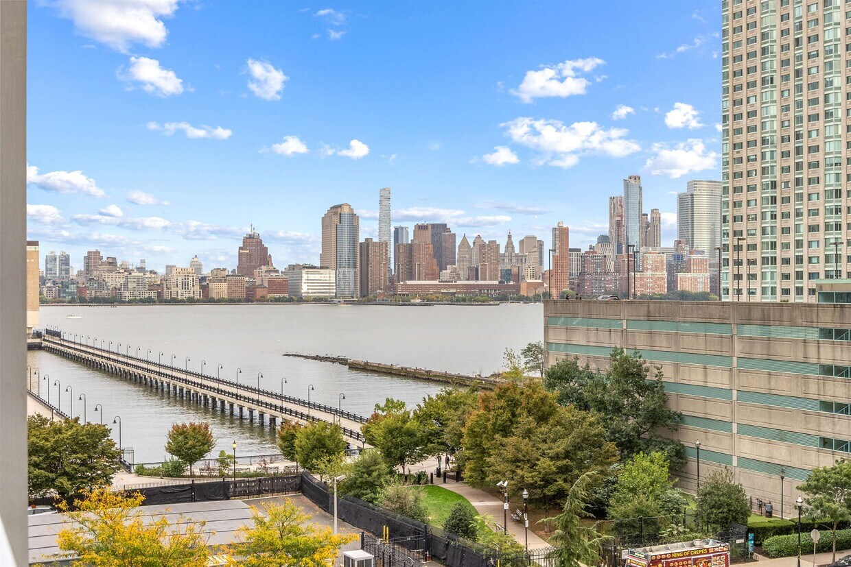 Foto principal - 20 Newport Pkwy