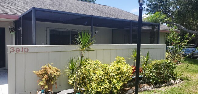 Foto del edificio - 3910 NW Cinnamon Tree Cir